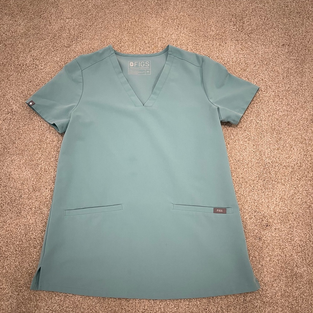 FIGS Women's scrub top